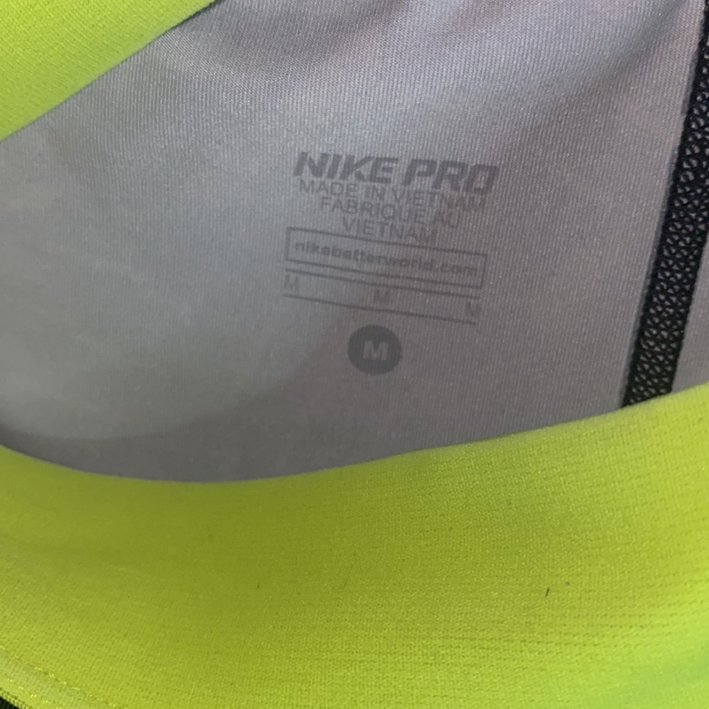 🪿Adorable Nike Dri-fit capris leggings! - Picture 10 of 10